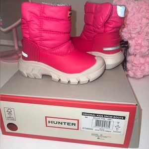 Hunter Hot pink snow boots